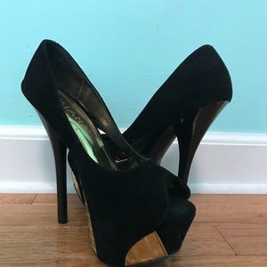 Black and gold heels (6.5)